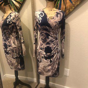 Jennifer Lopez - Long Sleeve V-neck fitted dress